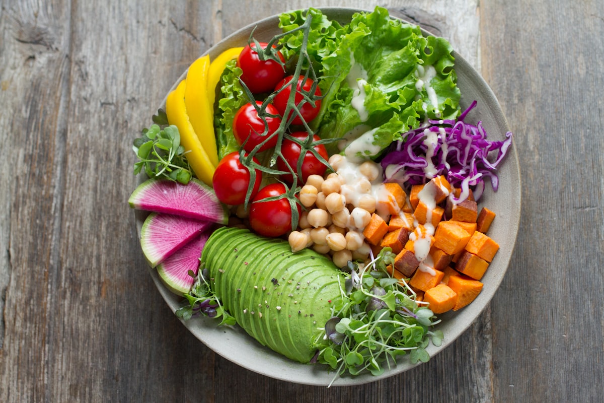 Low-glycemic meal with whole grains and lean proteins